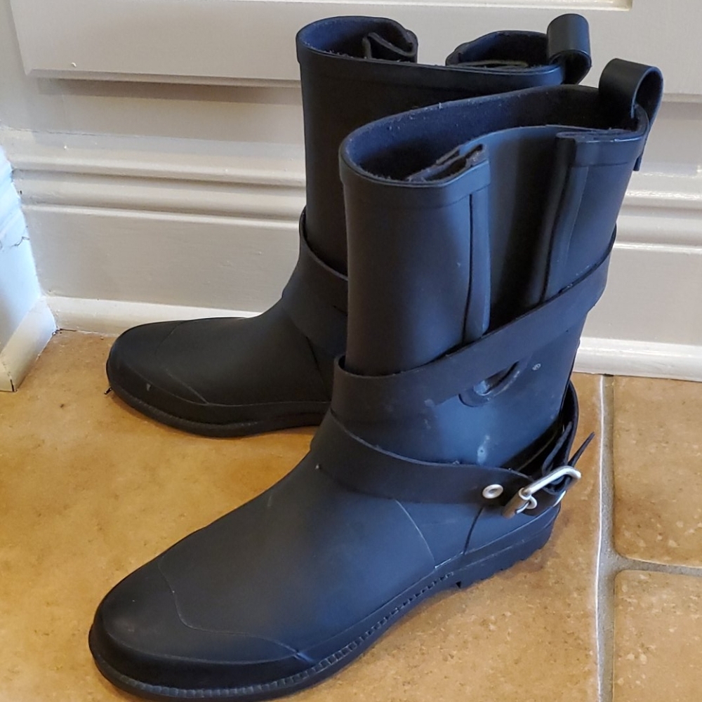 Dirty Laundry Rain Boots